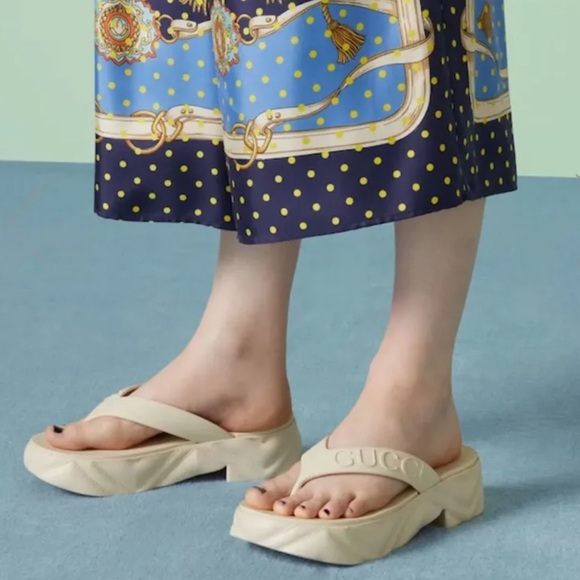 Gucci Rubber Platform Flip-Flop Sandals In Ivory | Size: 38